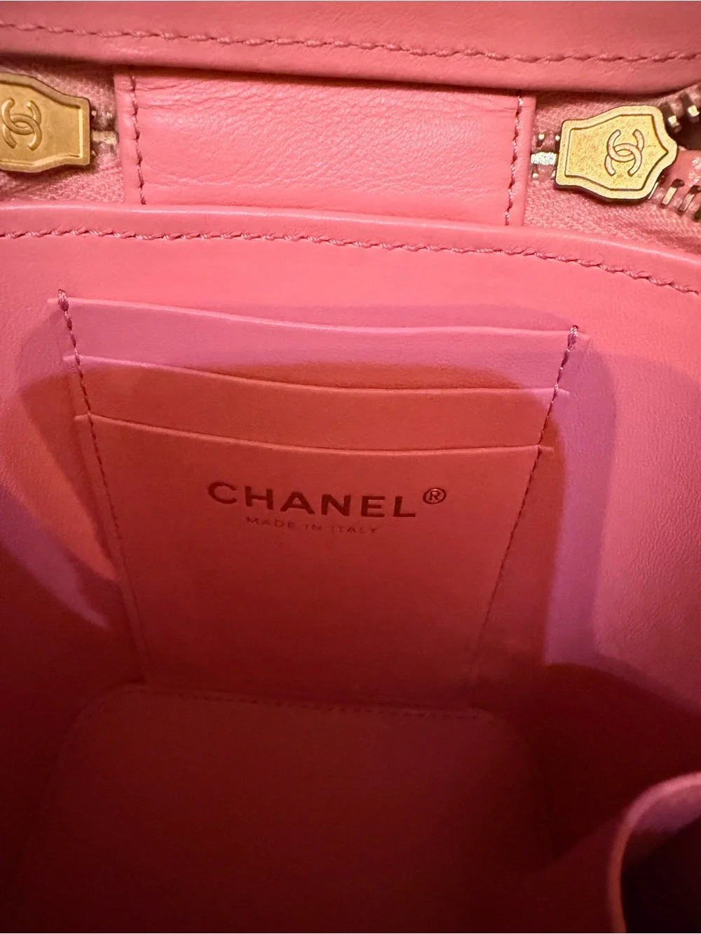 CHANEL Pink Quilted Vanity bag. Caviar leather Almost new!